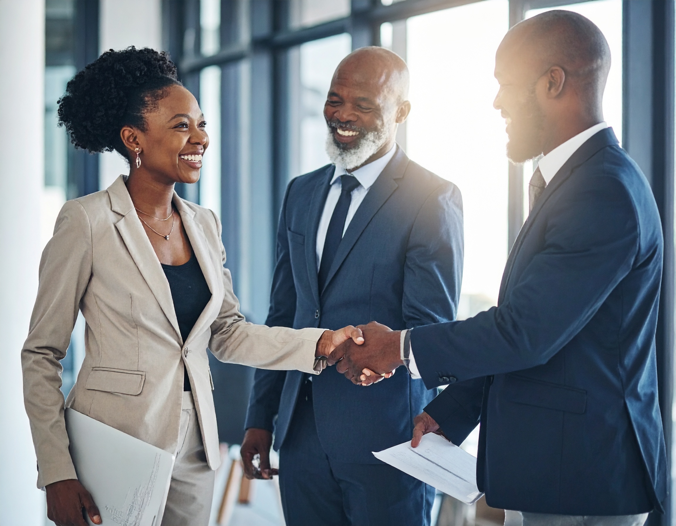 Firefly_A group of diverse African professionals (men and women) in discussion or collaborati 130850